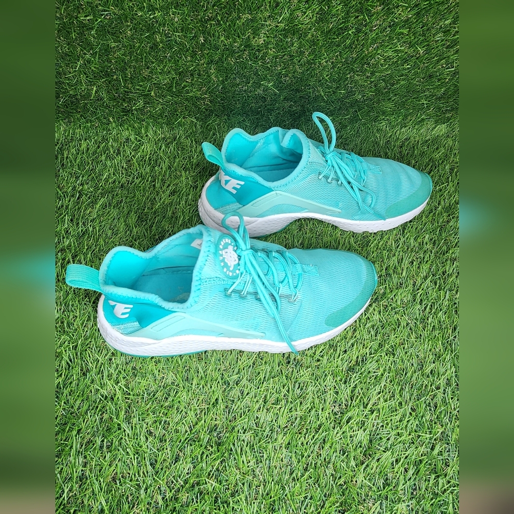 Aqua Women Sneakers